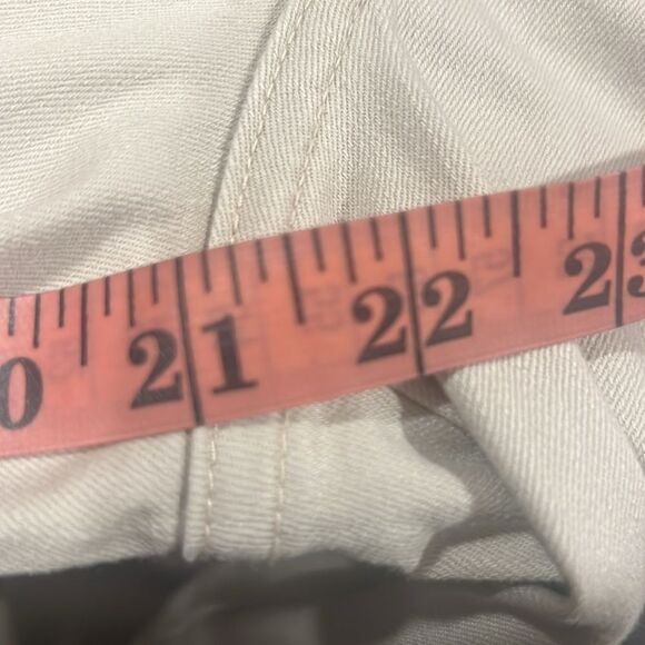 NYDJ CROP tan embellishment on back pockets - Picture 9 of 10